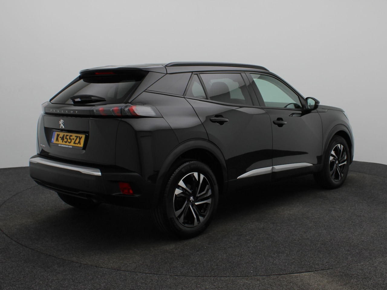 Peugeot 2008 - 1.2 PureTech 100 Allure Verwarmbare Voorstoelen | Camera | Parkeersensoren Voor en Achter - AutoWereld.nl