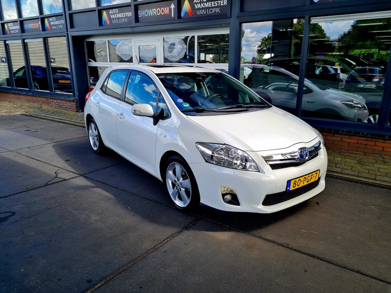 Toyota Auris - 1.8 FULL HYBRID 5DR CVT Executive Trekh. Navi Half Leder +apk /onderhoud - AutoWereld.nl