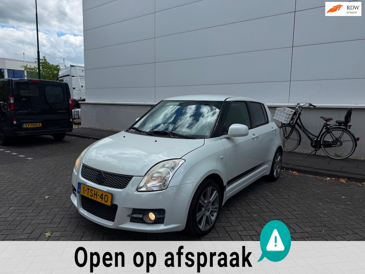 Suzuki Swift - 1.3 Base KEYLESS-ENTRY-GO/CARPLAY/CAMERA/TREKHAAK - AutoWereld.nl