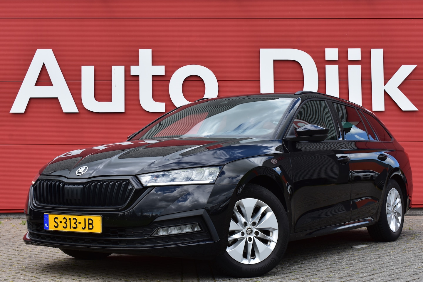 Skoda Octavia Combi - 1.0 e-TSI Sport Business LED | Carplay | Sportstoelen | Navi | Clima | Cruise | PDC V+A | - AutoWereld.nl