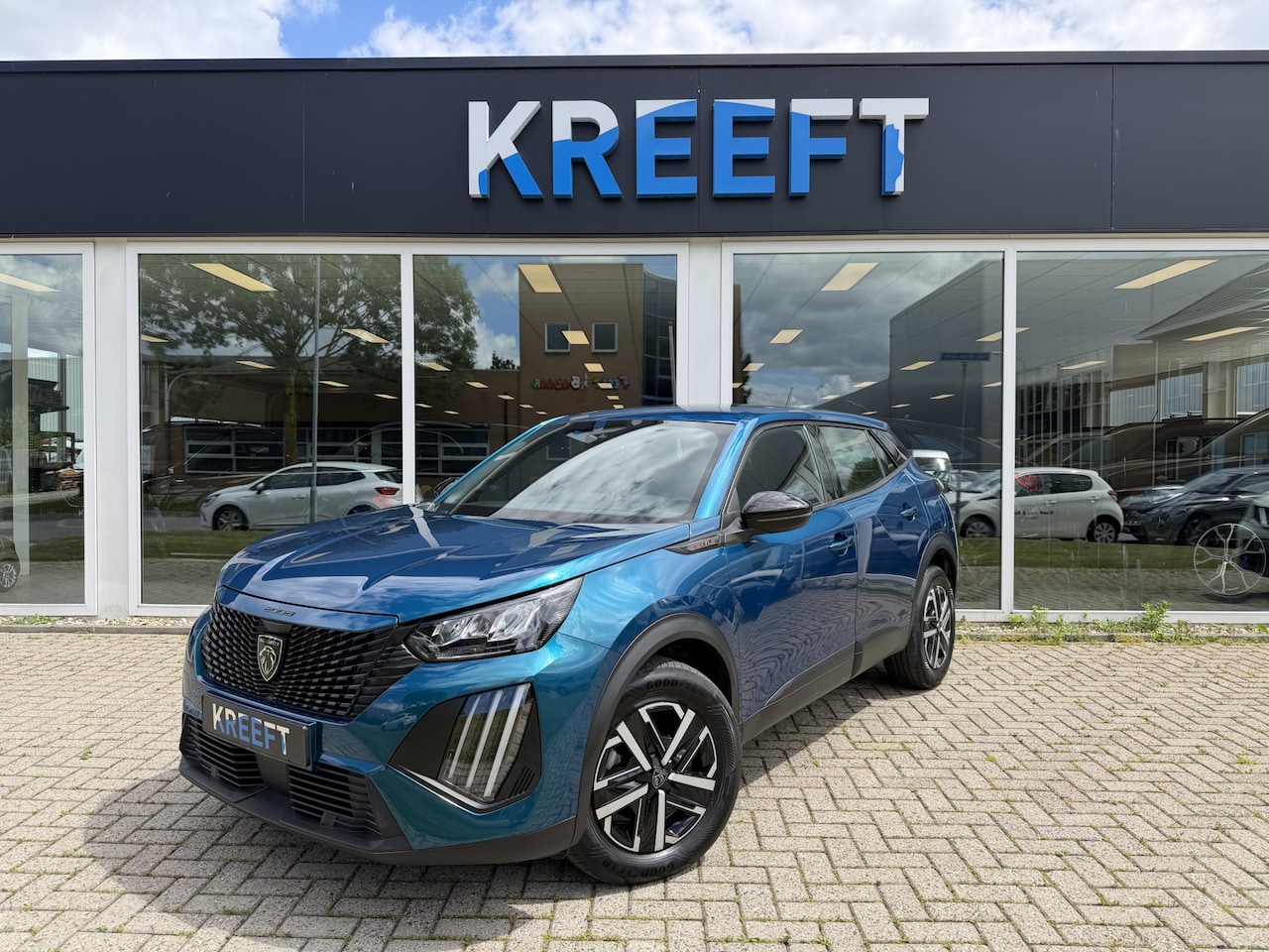 Peugeot 2008 - 1.2 Hybrid 145 Style Metallic | App connect - AutoWereld.nl