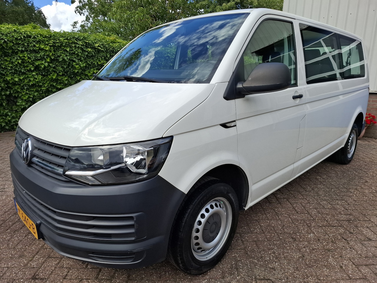 Volkswagen Transporter Kombi - 2.0 TSI L2H1 22950.- INCL BTW 9-PERSOONS BENZINE 150PK - AutoWereld.nl