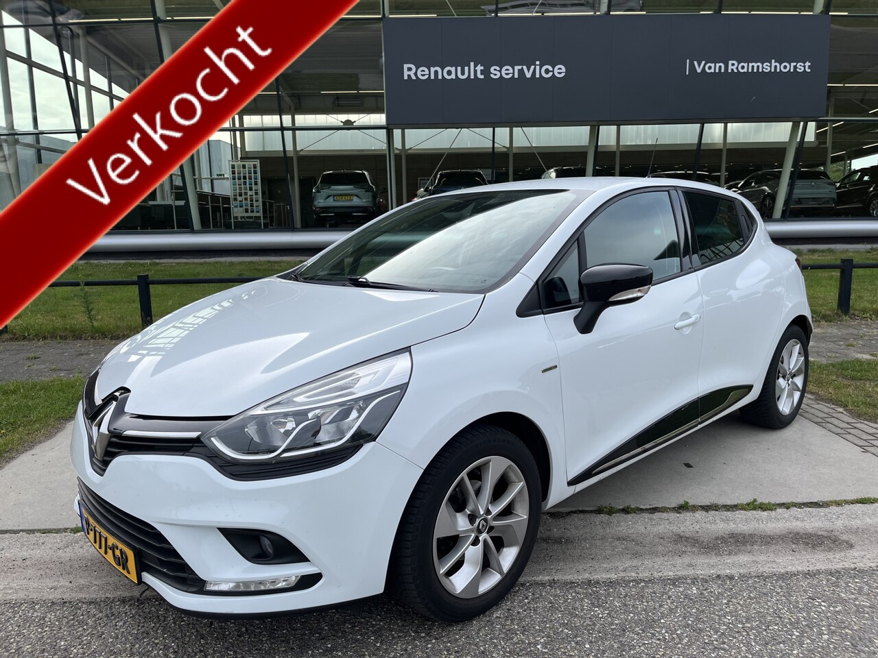 Renault Clio - 1.2 Collection /dealer onderhouden / Trekhaak afneembaar / Airco / Armsteun / Elek. spiege - AutoWereld.nl