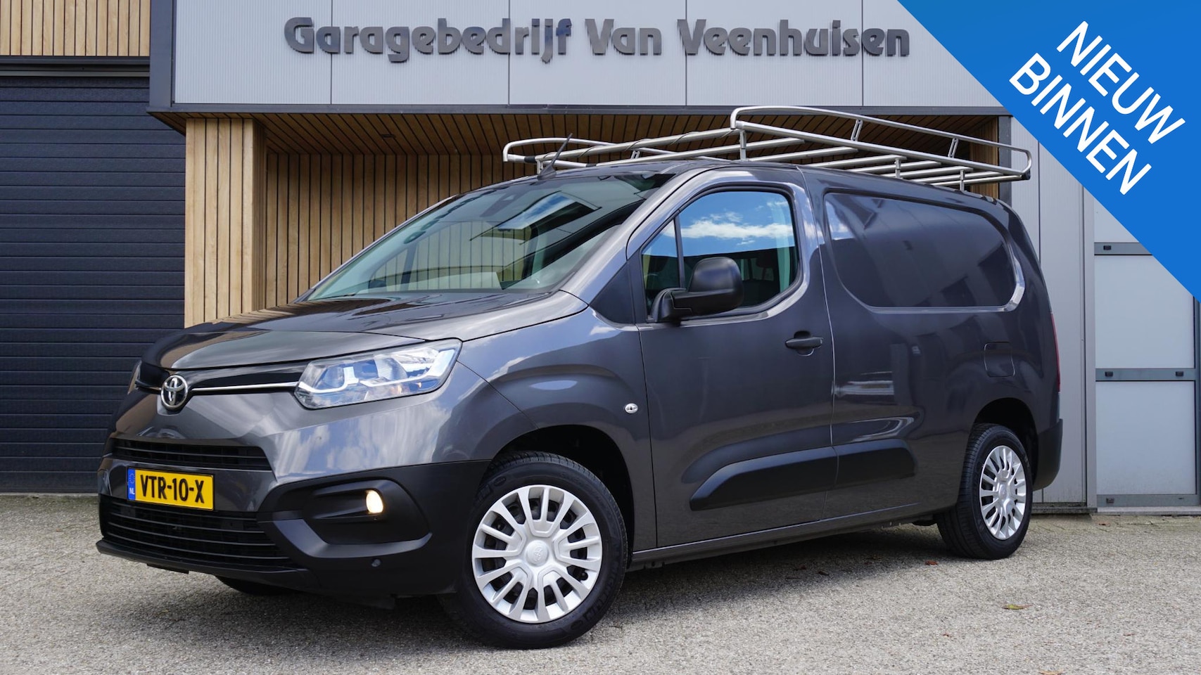 Toyota ProAce City - 1.2 Turbo 110pk L2 Live Long App-Connect *Marge Bus* Airco Imperiaal Trekhaak 19586km 1e - AutoWereld.nl