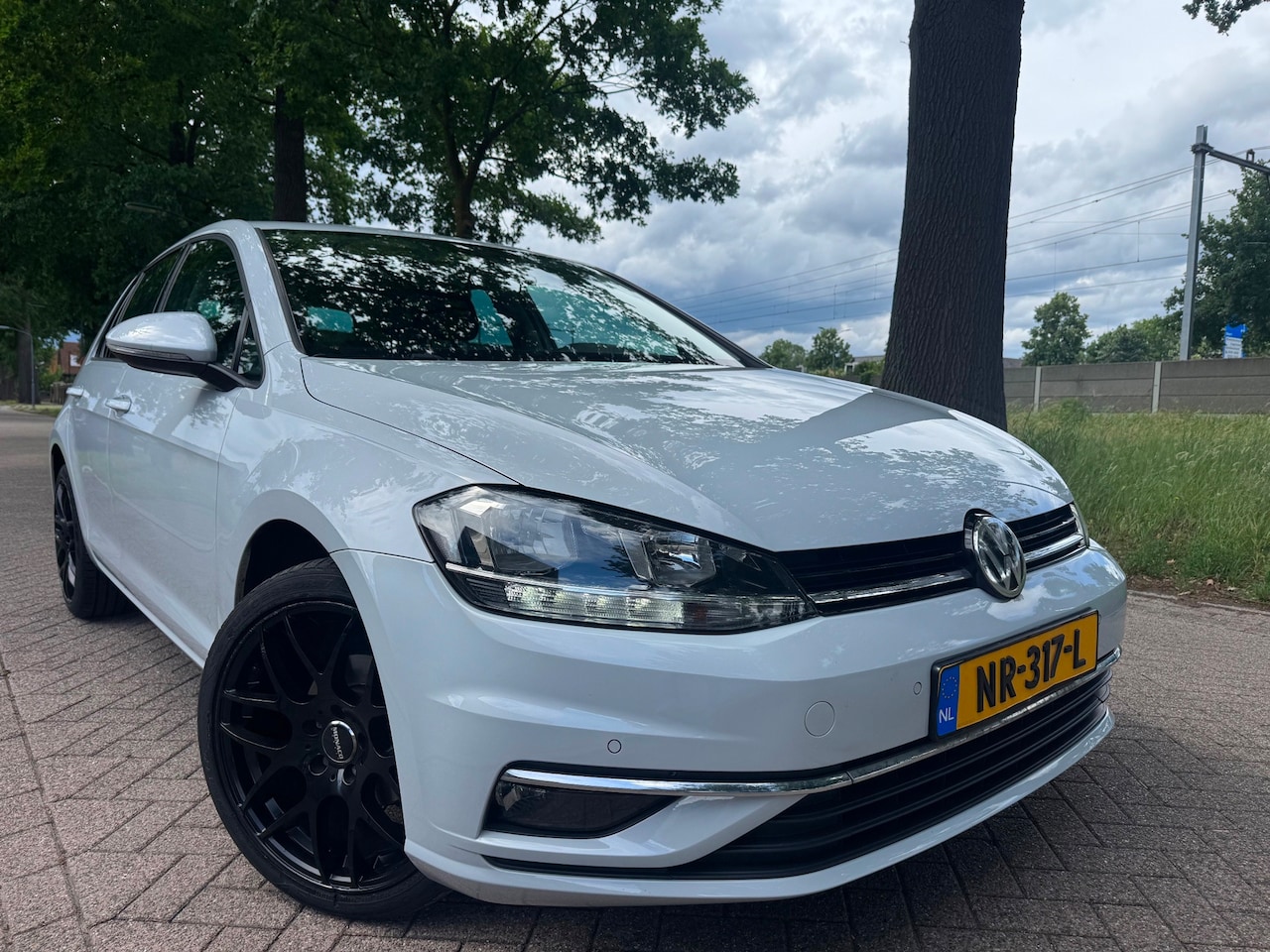 Volkswagen Golf - 1.0 TSI Comfortline 2017 DSG - AutoWereld.nl