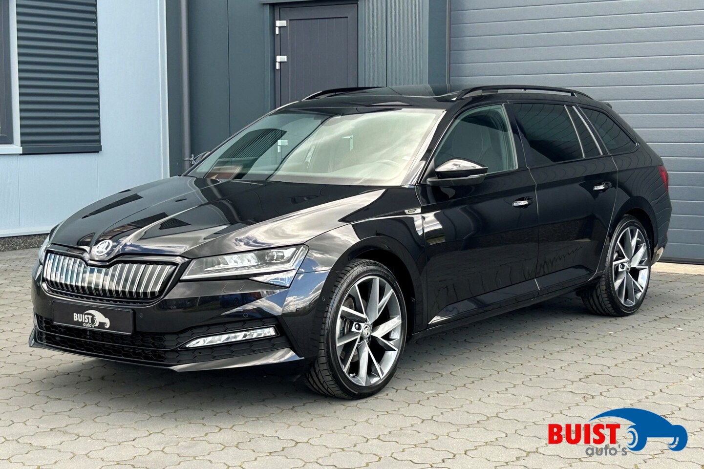 Skoda Superb Combi - 1.4 TSI iV Sportline Business PANO 19" STANDKACHEL EL. STOELEN VOL! - AutoWereld.nl