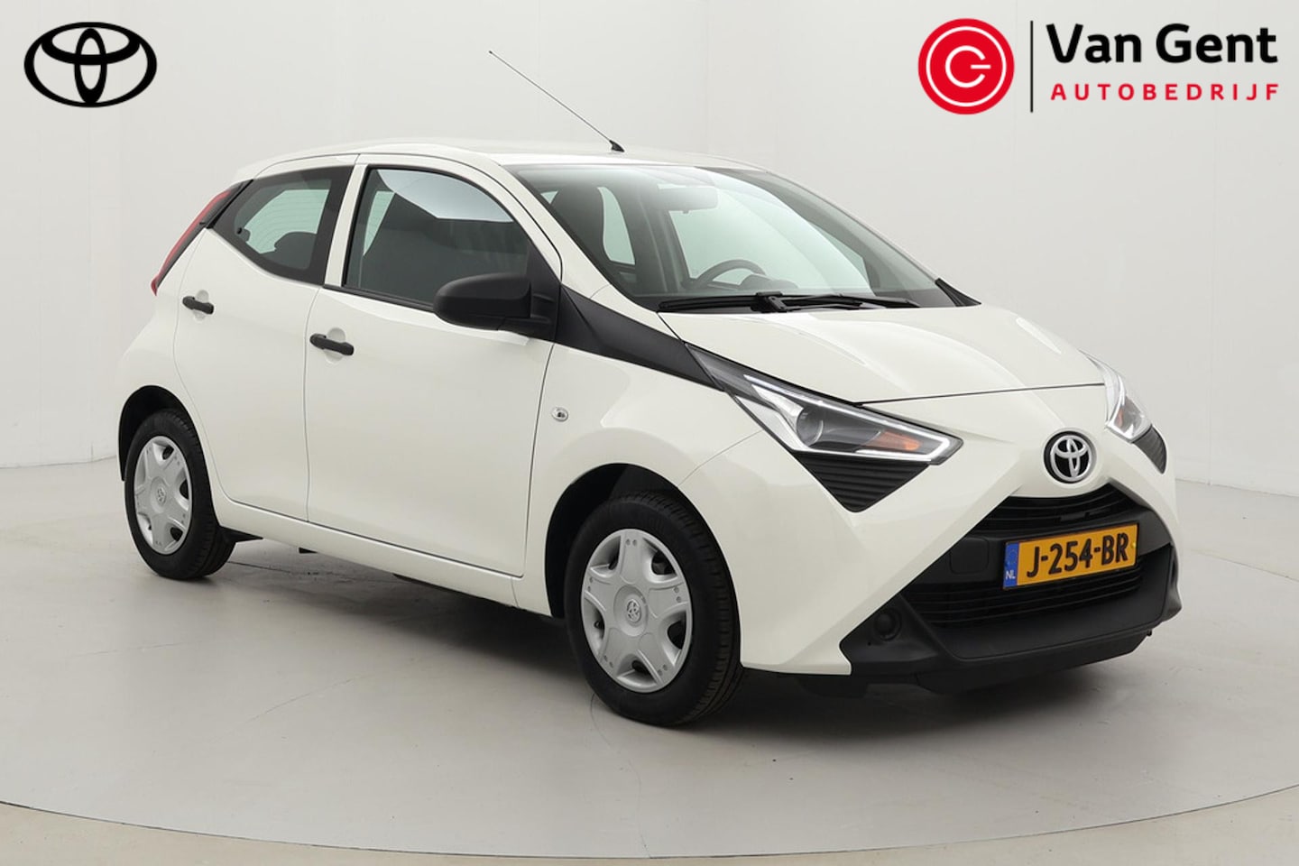 Toyota Aygo - 1.0 VVT-i x-fun | Airco | Bluetooth | Elektrische ramen voor | Multifunctioneel lederen st - AutoWereld.nl