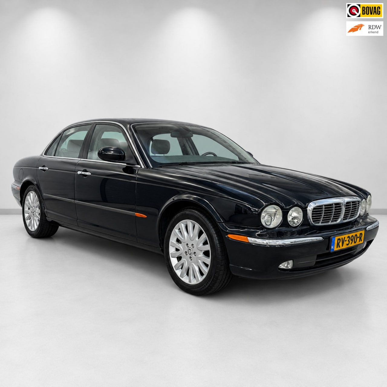 Jaguar XJ - 4.2 V8 Executive 4.2 V8 Executive, navigatie, lichtmetaal, leder, airco, automaat, pdc, apk, cruise control - AutoWereld.nl