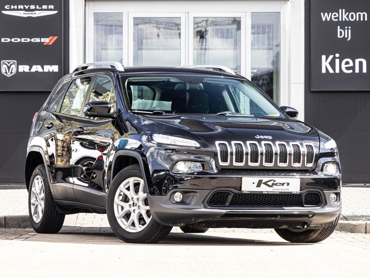 Jeep Cherokee - 2.0 Longitude | Grijskenteken | Navi | Voorstoelen verwarmd - AutoWereld.nl