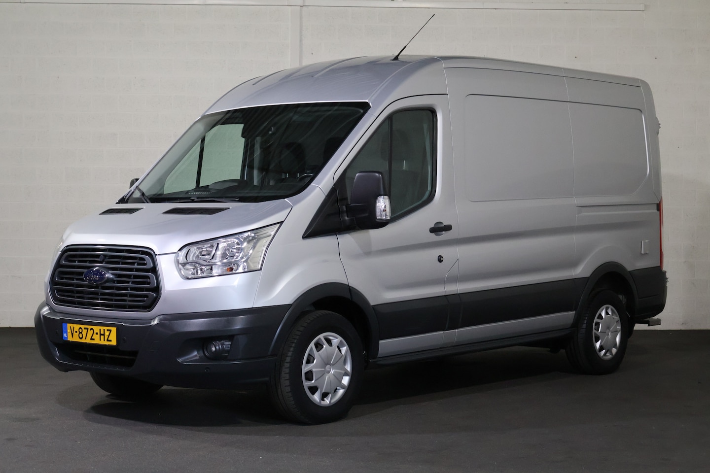 Ford Transit - 2.0 TDCI 130pk L2 H2 Trend Automaat Inrichting - AutoWereld.nl