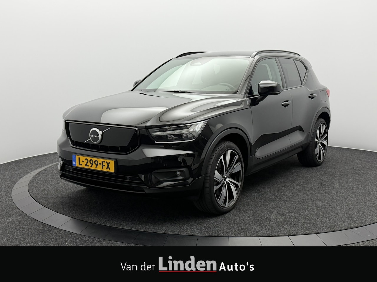 Volvo XC40 - Recharge P8 AWD R-Design SOH 93,9% | Warmtepomp | Camera | Navigatie | Stoel/Stuurverwarmi - AutoWereld.nl