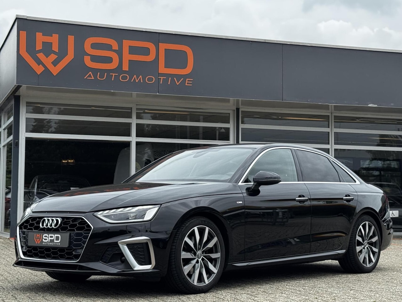 Audi A4 Limousine - 40 TFSI S-line|190PK|Matrix|Trekhaak|Carpl - AutoWereld.nl