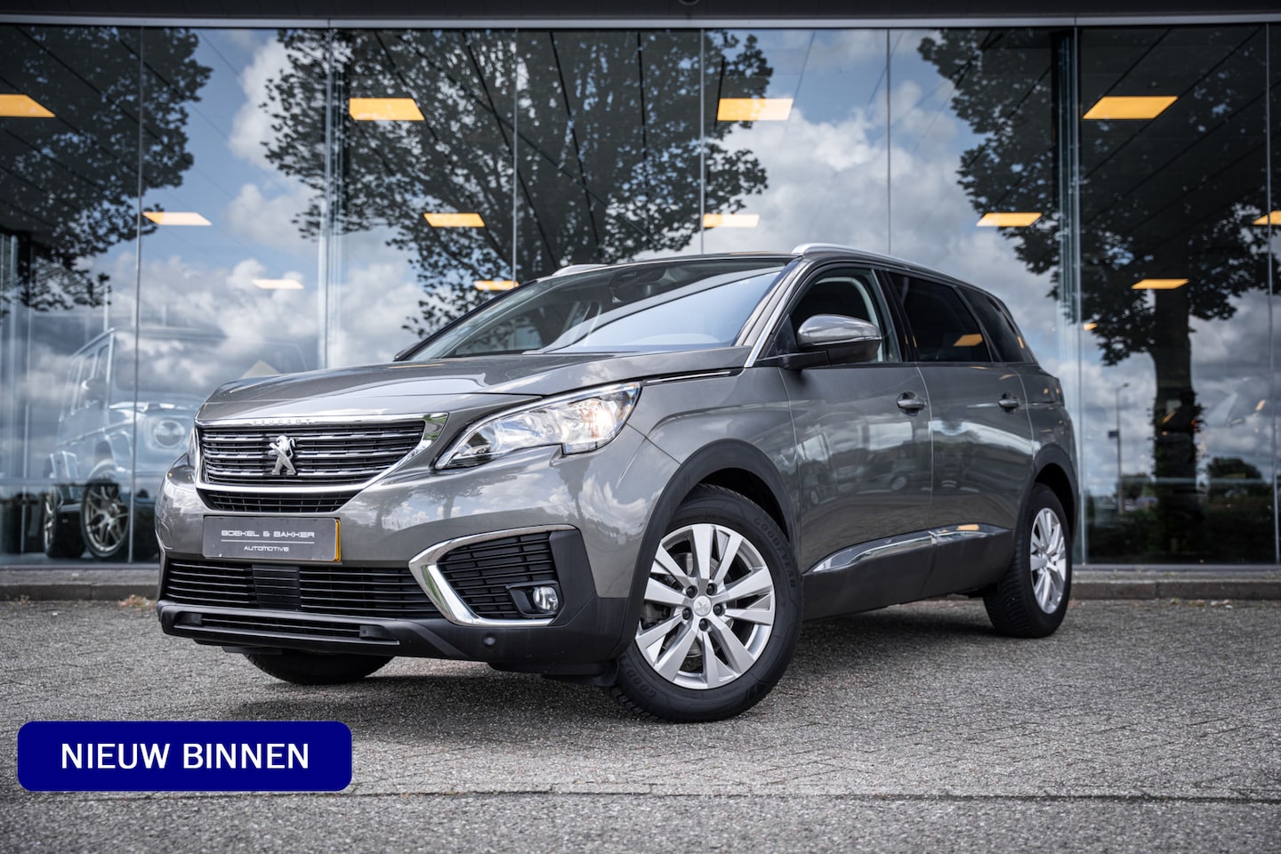 Peugeot 5008 - 1.2 PureTech Blue Lease Executive ** Trekhaak ** 7-persoons ** Navigatie ** NAP!! - AutoWereld.nl
