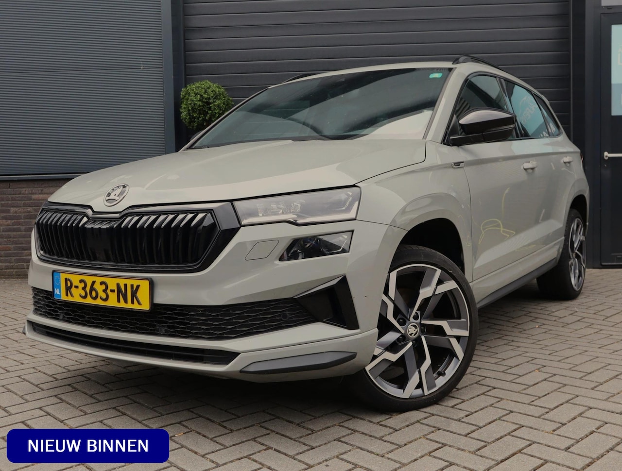 Skoda Karoq - 1.5 TSI ACT Sportline Business | ACC | Stoelverwarming | Digitaal Cockpit - AutoWereld.nl