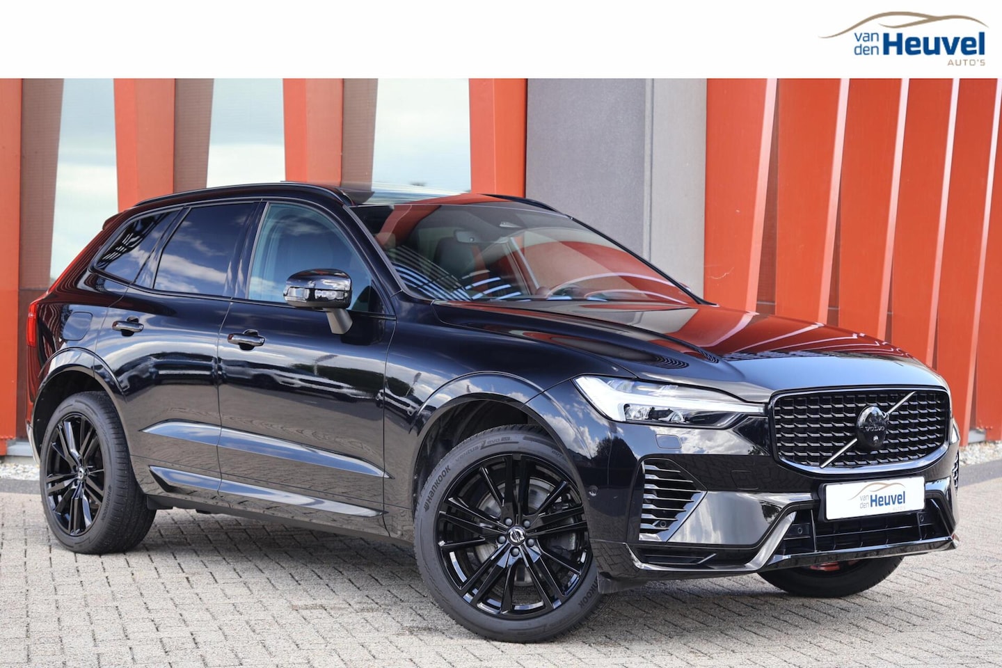 Volvo XC60 - T6 Recharge AWD Black Edition | Stoelverwarming | Panoramadak | 360° Camera | B&W | Pilot - AutoWereld.nl