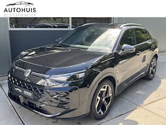 Volkswagen T-Roc - 1.5 eTsi 150pk DSG R-Line First Edition Virtual Cockpit Carplay Trekhaak Camera Keyless St