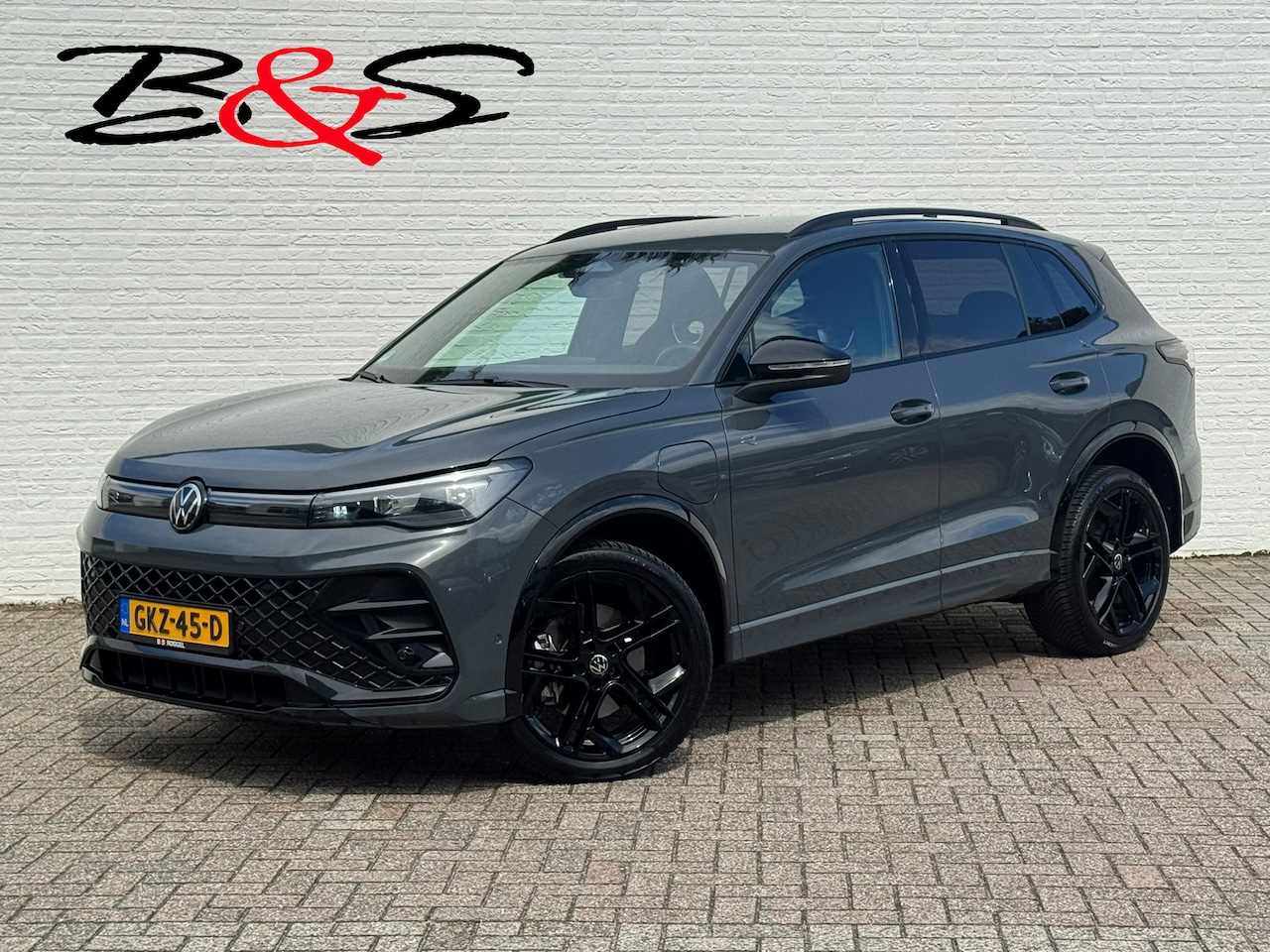 Volkswagen Tiguan - 1.5 eHybrid R-Line Plug in Trekhaak Massage stoelen Camera Carplay - AutoWereld.nl