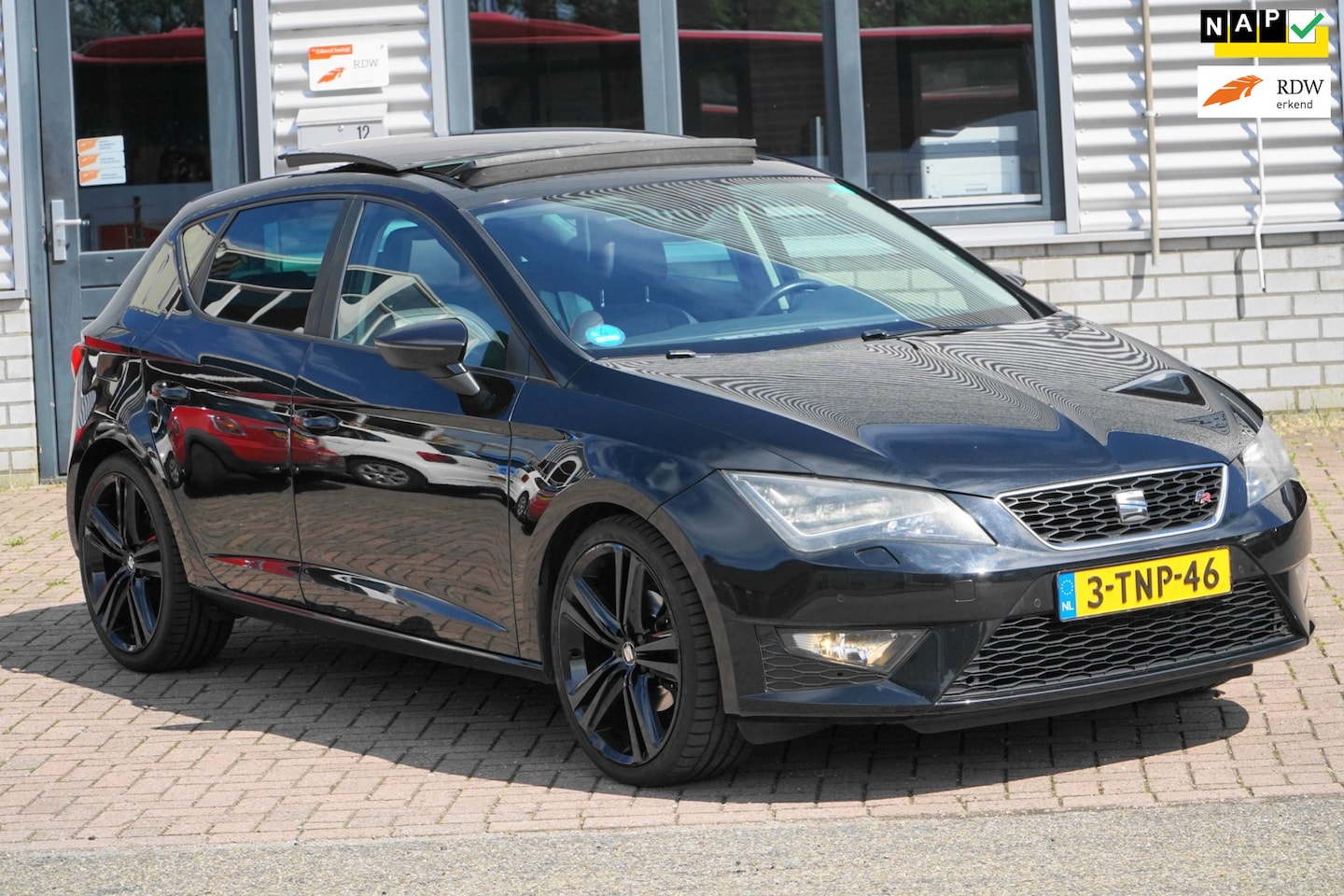 SEAT Leon - 1.4 TSI FR Business PANO NAVI - AutoWereld.nl