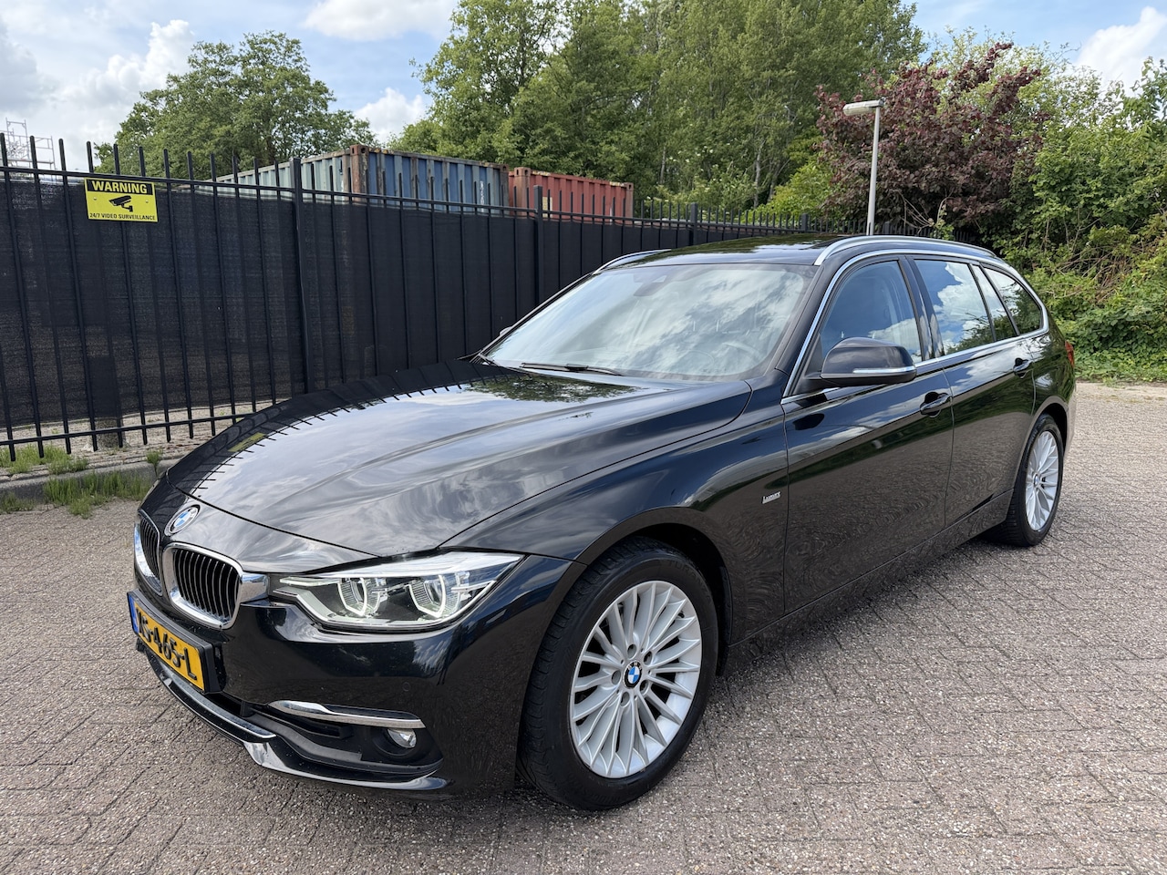 BMW 3-serie Touring - 318d Luxury Individual Leer/Panorama/Cruise/Navi/Stoelverw - AutoWereld.nl