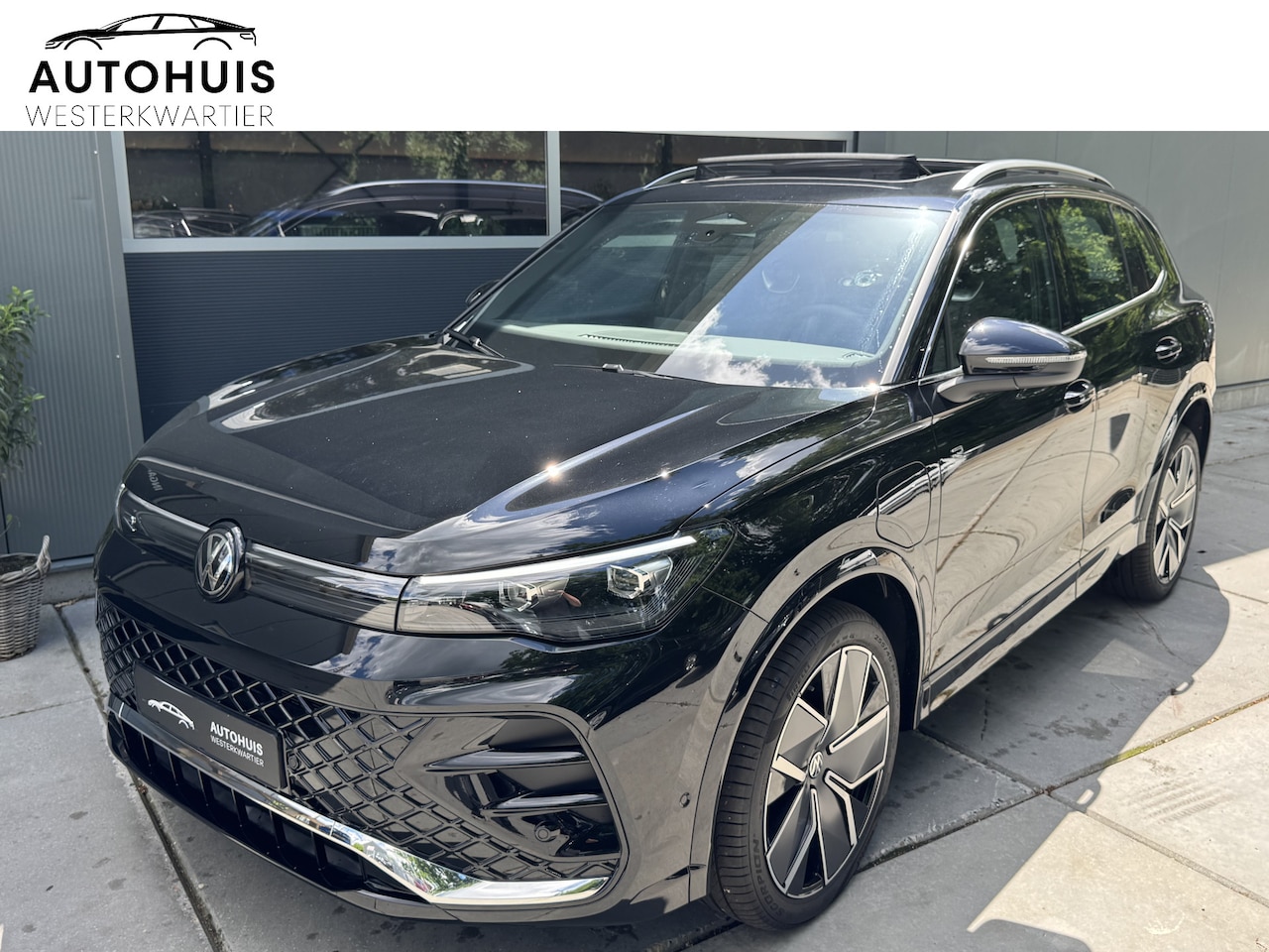 Volkswagen Tiguan - 1.5 272pk eHybrid R-Line Edition Virtual Cockpit Panoramadak Trekhaak Massage Camera Keyle - AutoWereld.nl