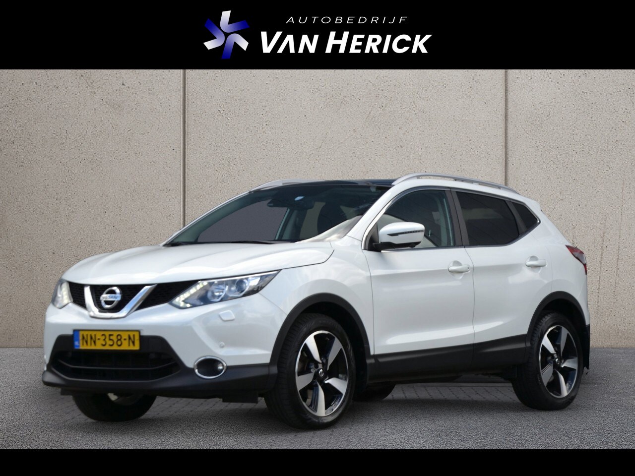Nissan Qashqai - 1.2 N-Vision | Panoramadak | Stoelverwarming | Trekhaak | 360 camera - AutoWereld.nl