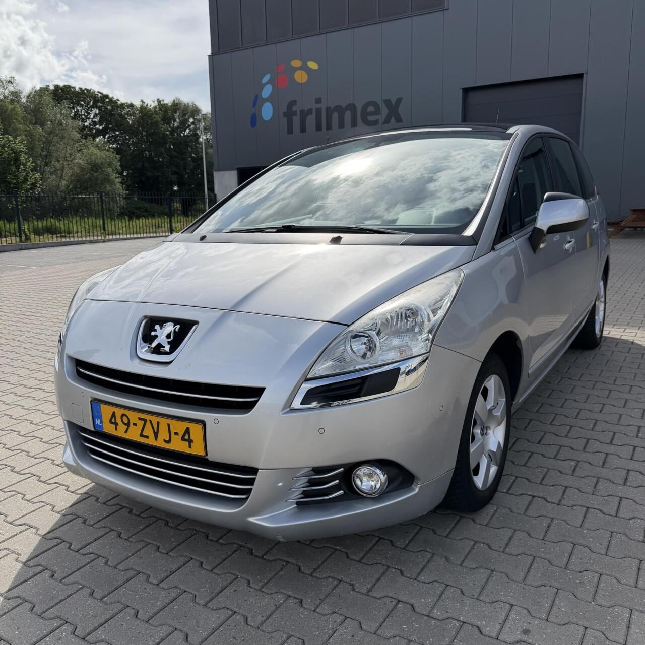 Peugeot 5008 - 1.6 7 Persoon 2013 | Pano | Trekhaak | NW APK - AutoWereld.nl