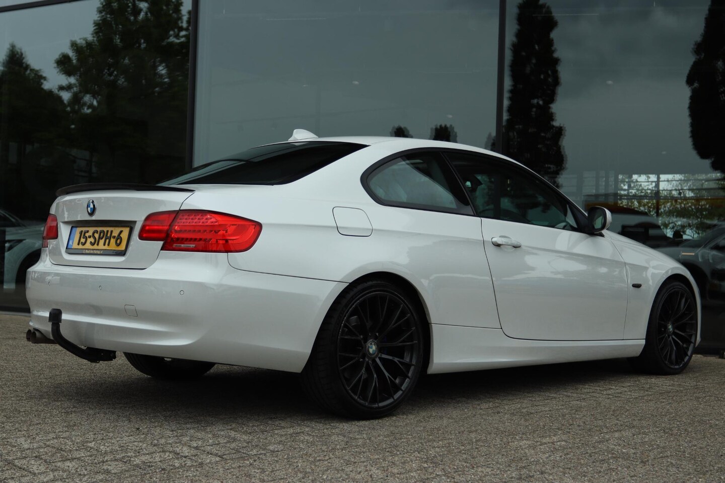BMW 3-serie Coupé - 320I BUSINESS LINE M-SPORT | SCHUIFDAK | XENON | HARMAN/KARDON | KEY-LESS | LEDER | NAVI | - AutoWereld.nl