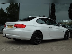 BMW 3-serie Coupé - 320I BUSINESS LINE M-SPORT | SCHUIFDAK | XENON | HARMAN/KARDON | KEY-LESS | LEDER | NAVI |