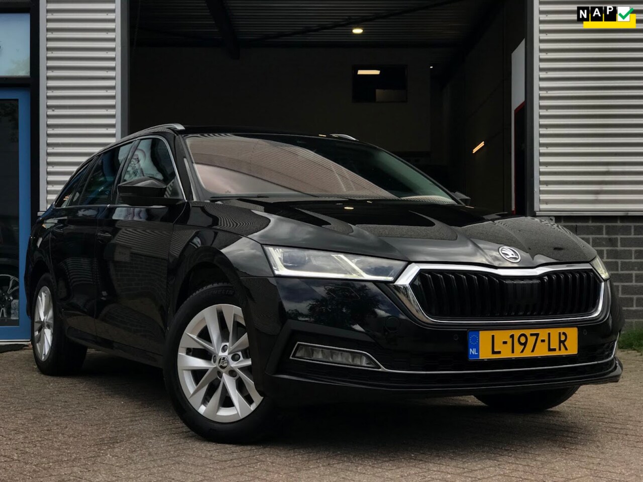 Skoda Octavia Combi - 1.0 e-tsi Business Edition Plus|Matrix Led|HUD|Pano|Keyless entry|Camera - AutoWereld.nl