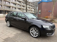 Skoda Octavia Combi - 1.4 TSI Greentech Automaat Elegance Businessline Panorama
