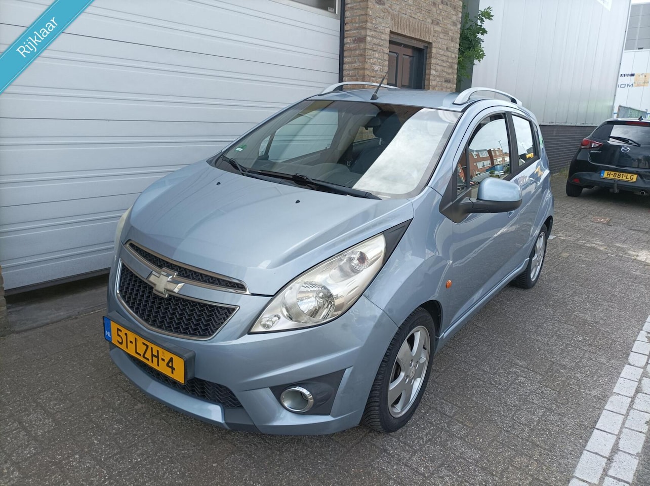 Chevrolet Spark - 1.2 16V LT Clima/Parkeersensoren Lage KM APK 5-2027 - AutoWereld.nl