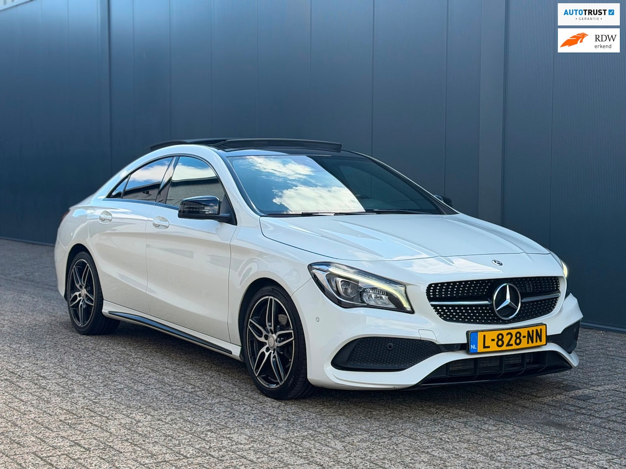 Mercedes-Benz CLA-Klasse - 180 AMG Pakket | Pano | StoelVW | Navi Groot | - AutoWereld.nl