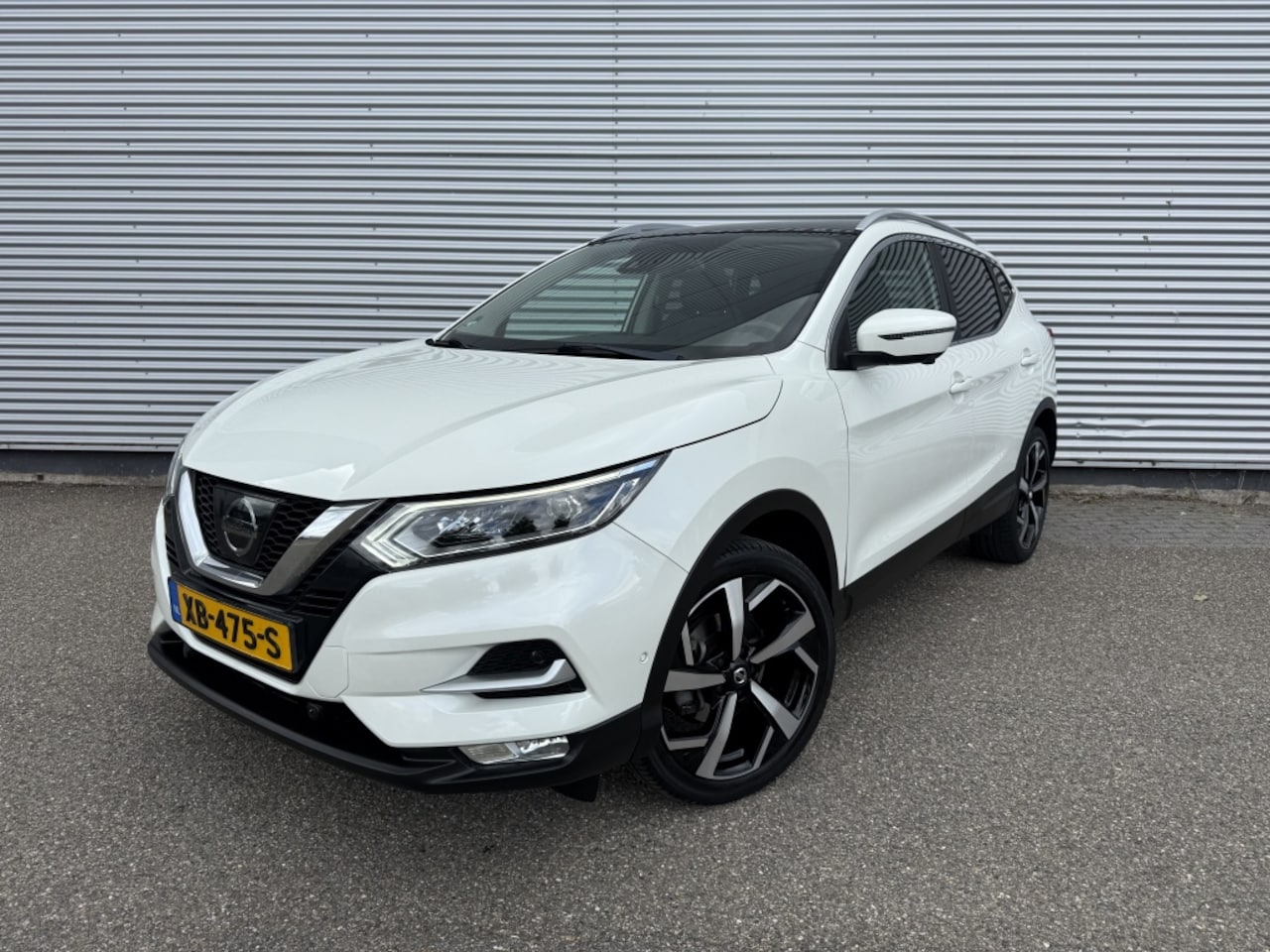 Nissan Qashqai - 1.2 Tekna NAP Pano BOSE 360 Trekhaak 19" LED - AutoWereld.nl
