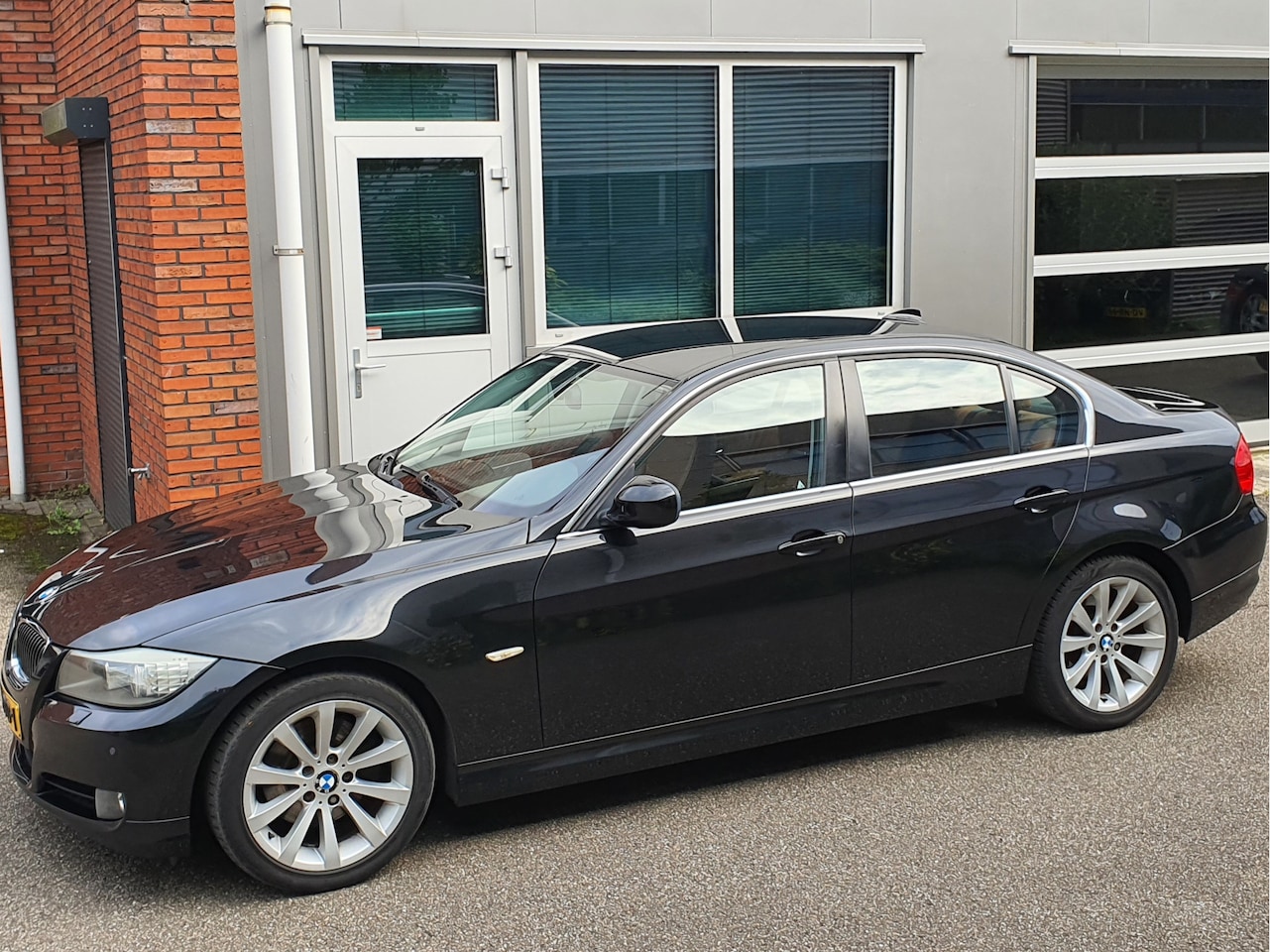 BMW 3-serie - 325i 3.0 Aut Lci Leder Navi Xenon Nap - AutoWereld.nl