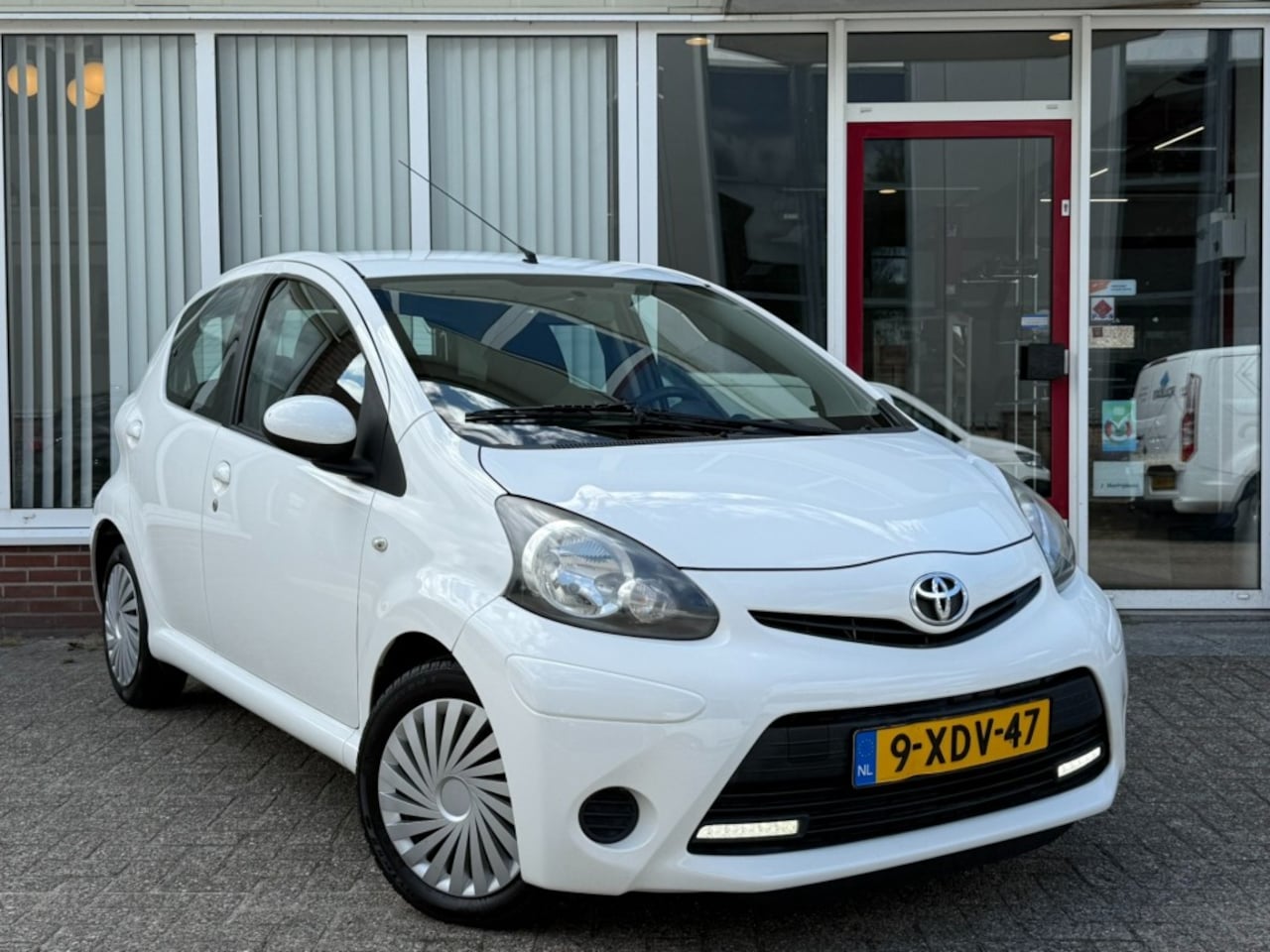 Toyota Aygo - 1.0 VVT-i Aspiration 5 Deurs I Airco I Elektrische ramen I Volledig onderhouden - AutoWereld.nl