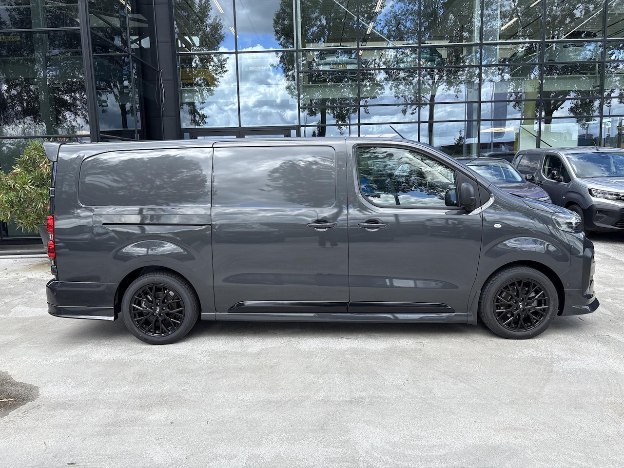 Peugeot e-Expert - EV L2 75 kWh Leder interieur - AutoWereld.nl