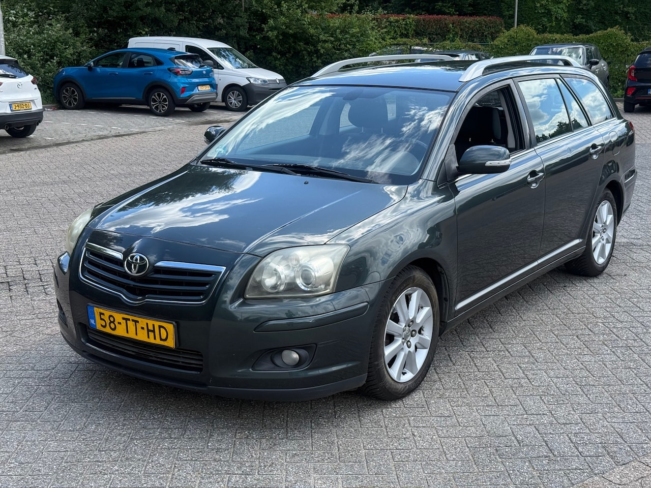 Toyota Avensis Wagon - 2.0 VVTi Luna / AIRCO / INRUIL VERKREGEN / WEG=WEG - AutoWereld.nl