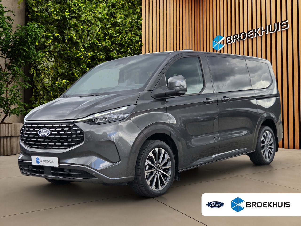 Ford Model T - Custom 340 2.5 PHEV L1H1 Titanium X 233PK Panoramadak | Trekhaak | Leder | 8 persoons | El - AutoWereld.nl