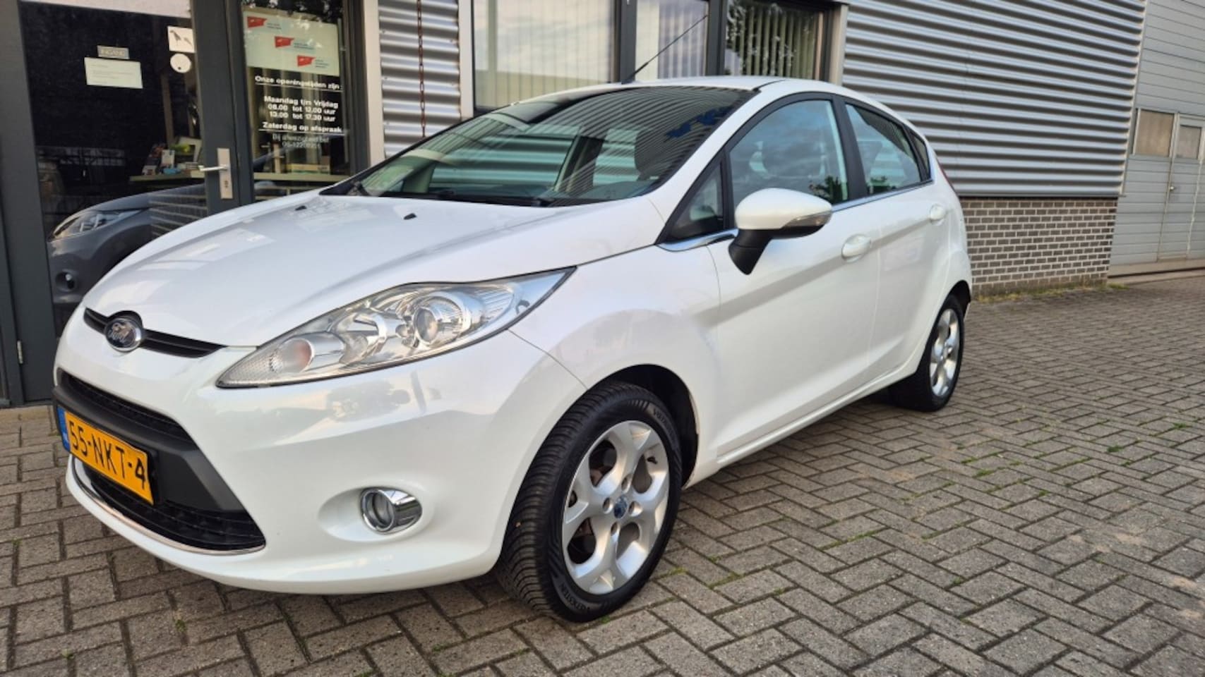 Ford Fiesta - 1.25 i AIRCO TITANIUM TREKHAAK EL RAMEN NAP - AutoWereld.nl