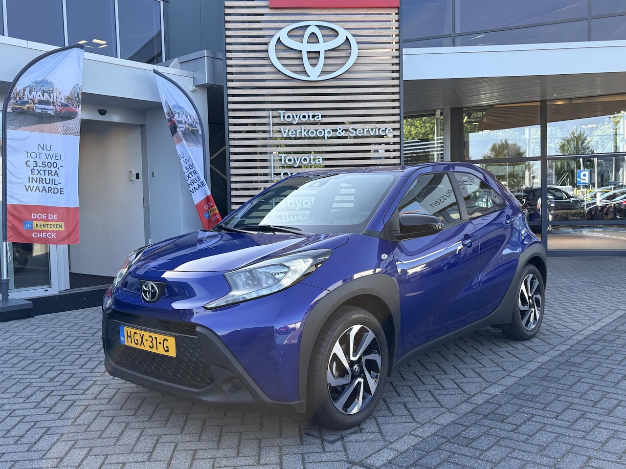 Toyota Aygo X - PLAY APPLE/ANDROID CAMERA AD-CRUISE NL-AUTO BLUETOOTH AIRCO LM-VELGEN - AutoWereld.nl