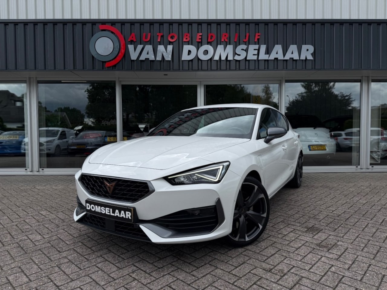 CUPRA Leon - 1.4 e-Hybrid VZ Business 245PK - LED Navi ACC Carplay - AutoWereld.nl