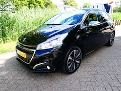 Peugeot 208 - 1.2i 110pk 2e eig. Automaat Clima Navi Panorama