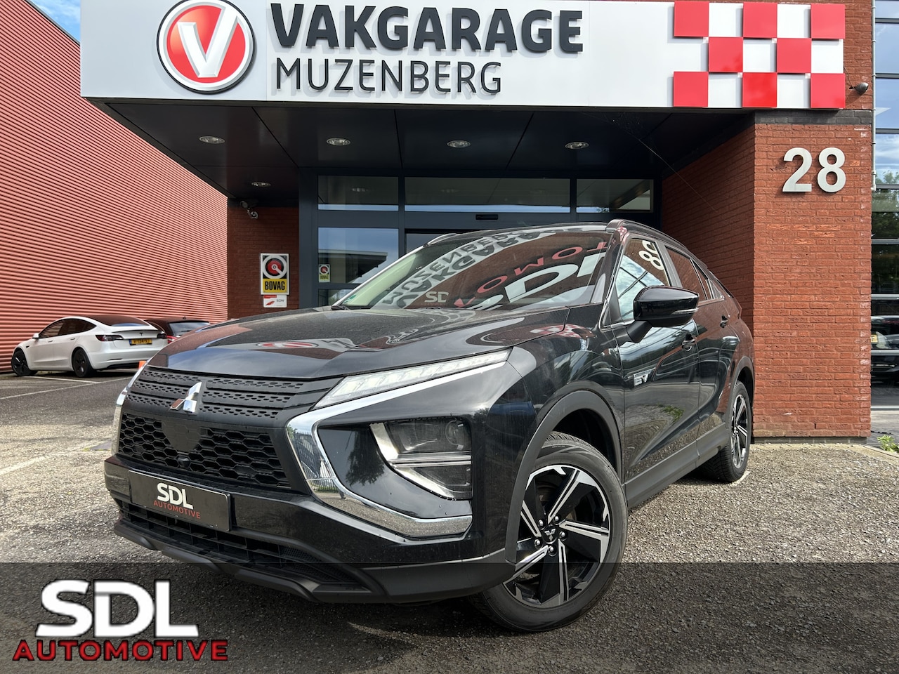 Mitsubishi Eclipse Cross - 2.4 PHEV Intense // LED // CAMERA // KEYLESS // APPLE CARPLAY / ANDROID AUTO // CLIMA // S - AutoWereld.nl