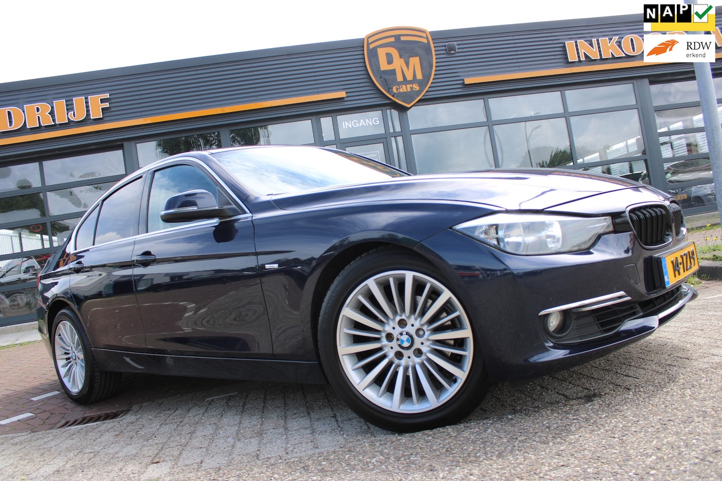 BMW 3-serie - 320i High Executive | Automaat | Carplay | Navi | Camera | - AutoWereld.nl