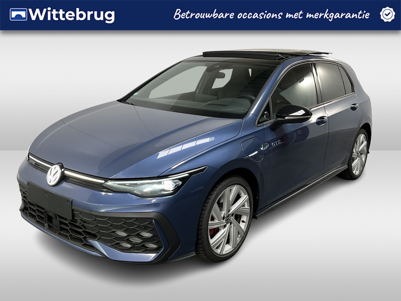Volkswagen Golf - 1.5 eHybrid GTE / AUTOMAAT/ GARANTIE TM 07-2030/ 272PK/ PANO/ TREKHAAK/ DCC/ ACC/ APP-CONN - AutoWereld.nl