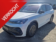Volkswagen Tiguan - 1.5 eHybrid R-Line Edition FULL OPTION, Wegklapbare trekhaak, Leder, pano, harman & kardon