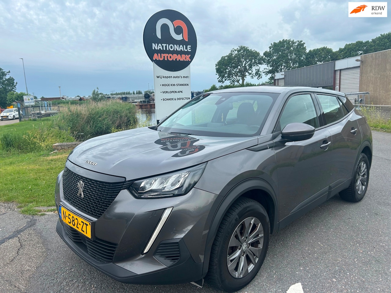 Peugeot 2008 - | 2020 | 1.2 PureTech Blue Lease Allure | Goed Onderhouden | APK - AutoWereld.nl
