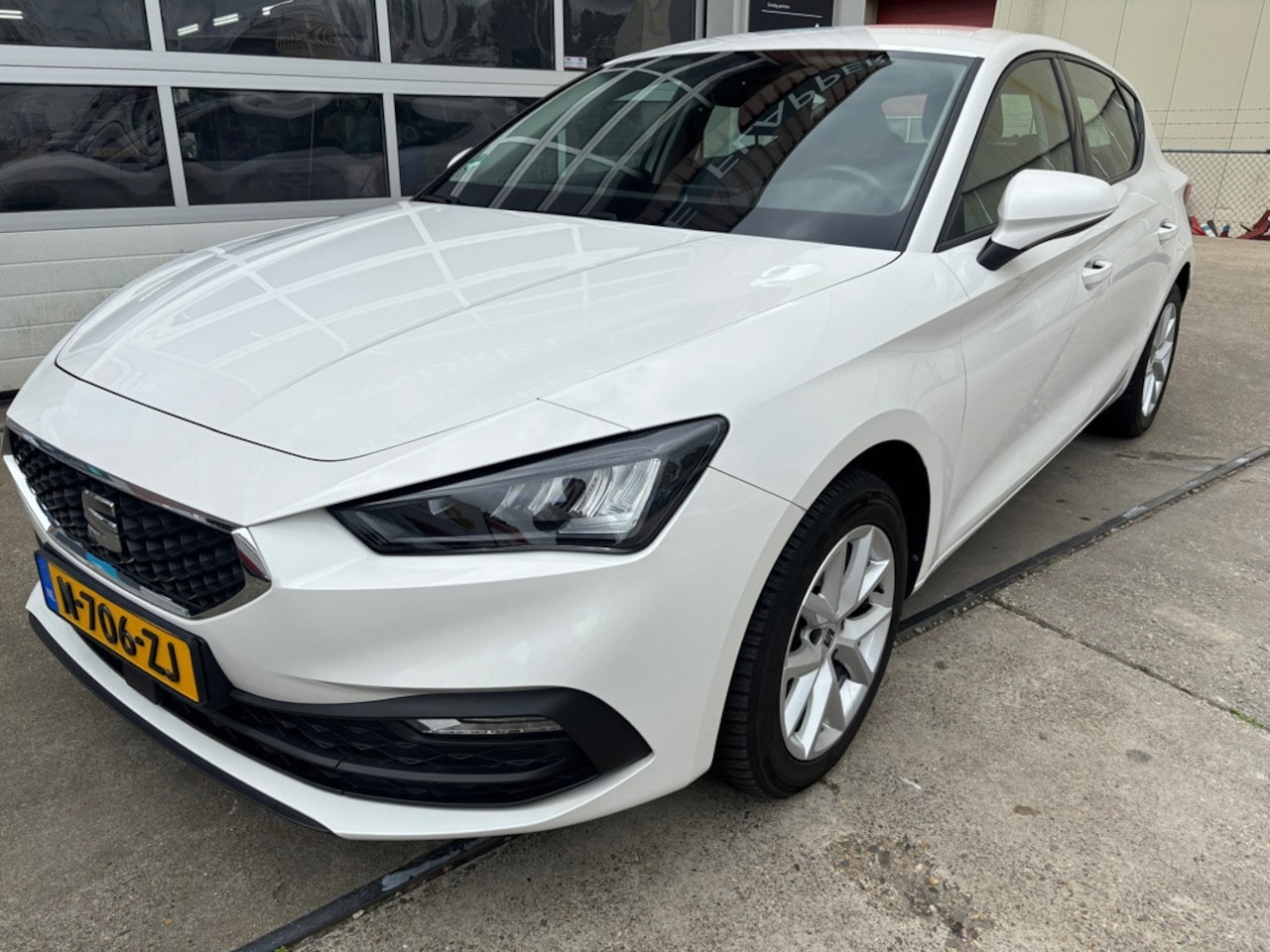 SEAT Leon Sportstourer - 2.0 TDI Style Business Intense 2.0 TDI Style Business Intense - AutoWereld.nl