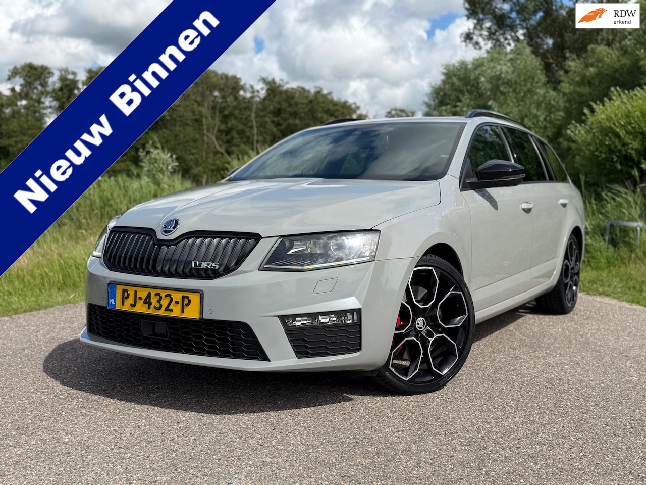 Skoda Octavia Combi - 2.0 TSI RS 230 / Panorama dak / Stoelverwarming / Navigatie / ACC / Climate Control / Elek - AutoWereld.nl