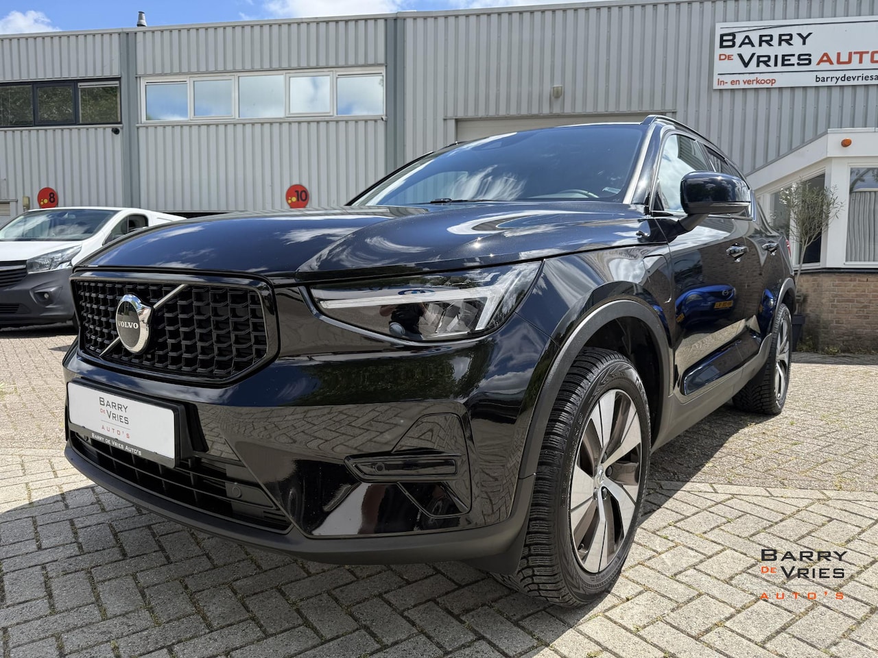 Volvo XC40 - 1.5 T4 Plus Dark | Adaptive Cruise Control | Verwarmde Voorruit | Harman Kardon | Plugin H - AutoWereld.nl